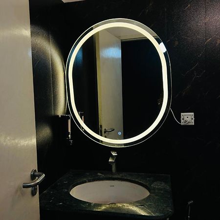 Shades Of Black 2 Hotel Lucknow Buitenkant foto