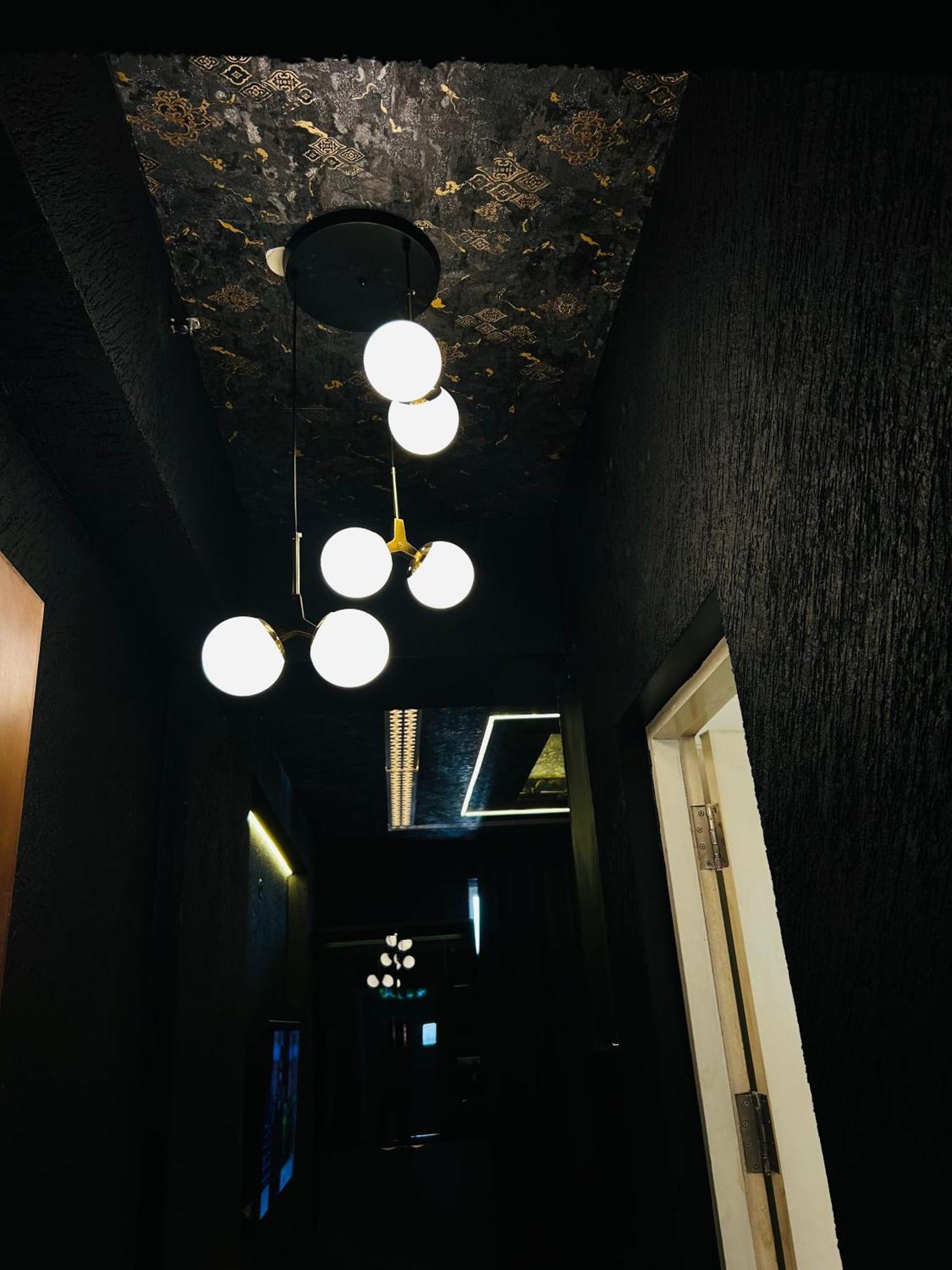 Shades Of Black 2 Hotel Lucknow Buitenkant foto