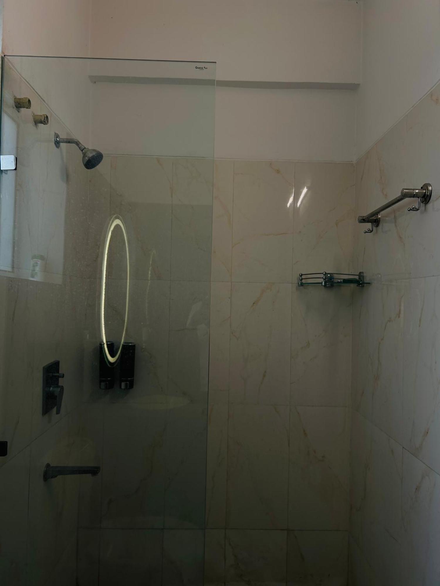 Shades Of Black 2 Hotel Lucknow Buitenkant foto